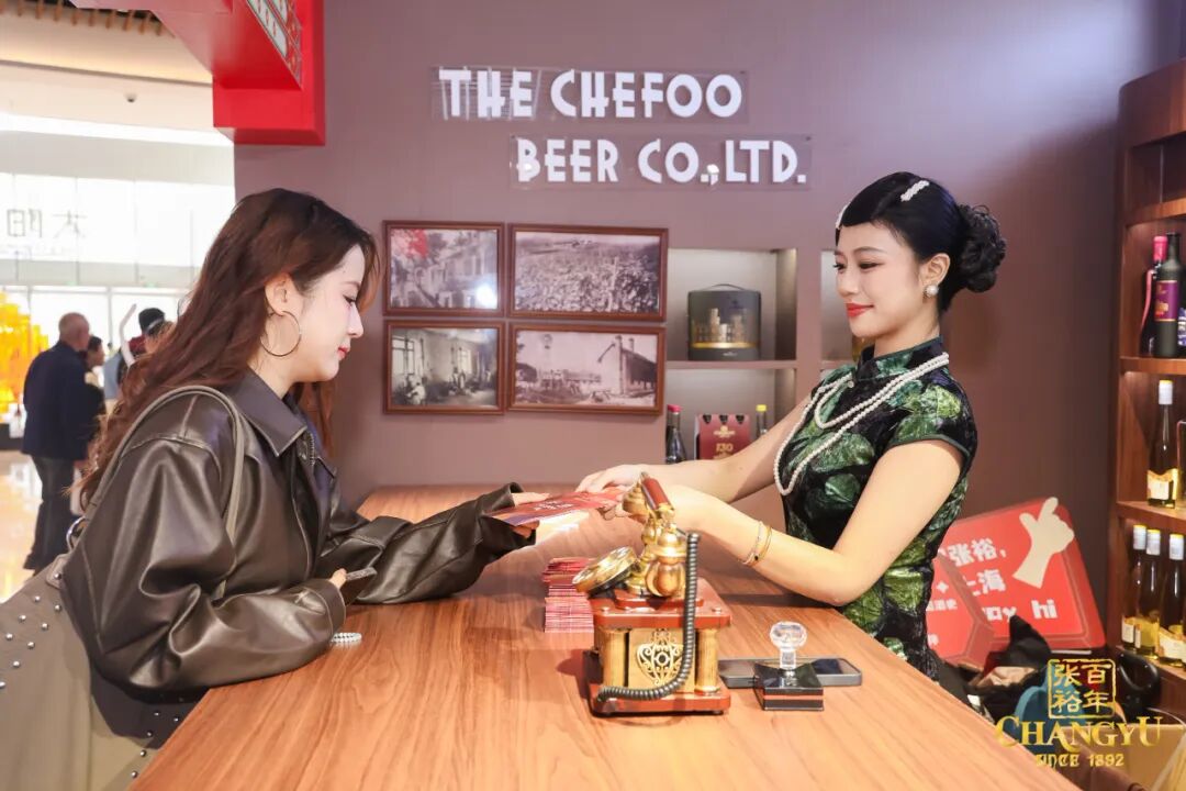 上海瑞虹新天地太阳宫出现100年前的摩登女郎？