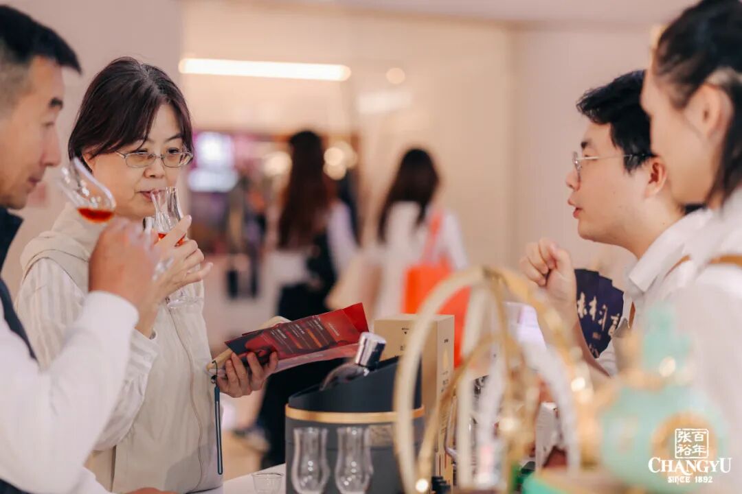 上海这个艺术展，逛到微醺？！